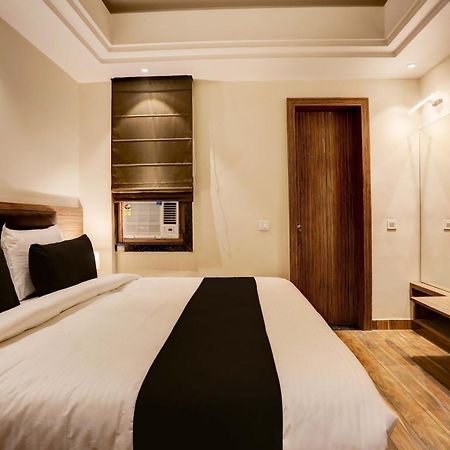 Collection O Stargaze Hotel Канпур Екстериор снимка