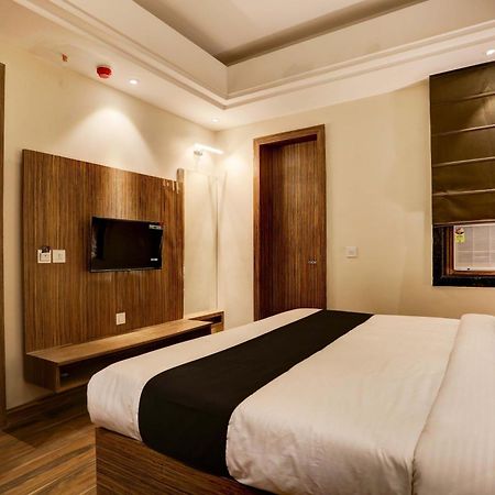 Collection O Stargaze Hotel Канпур Екстериор снимка