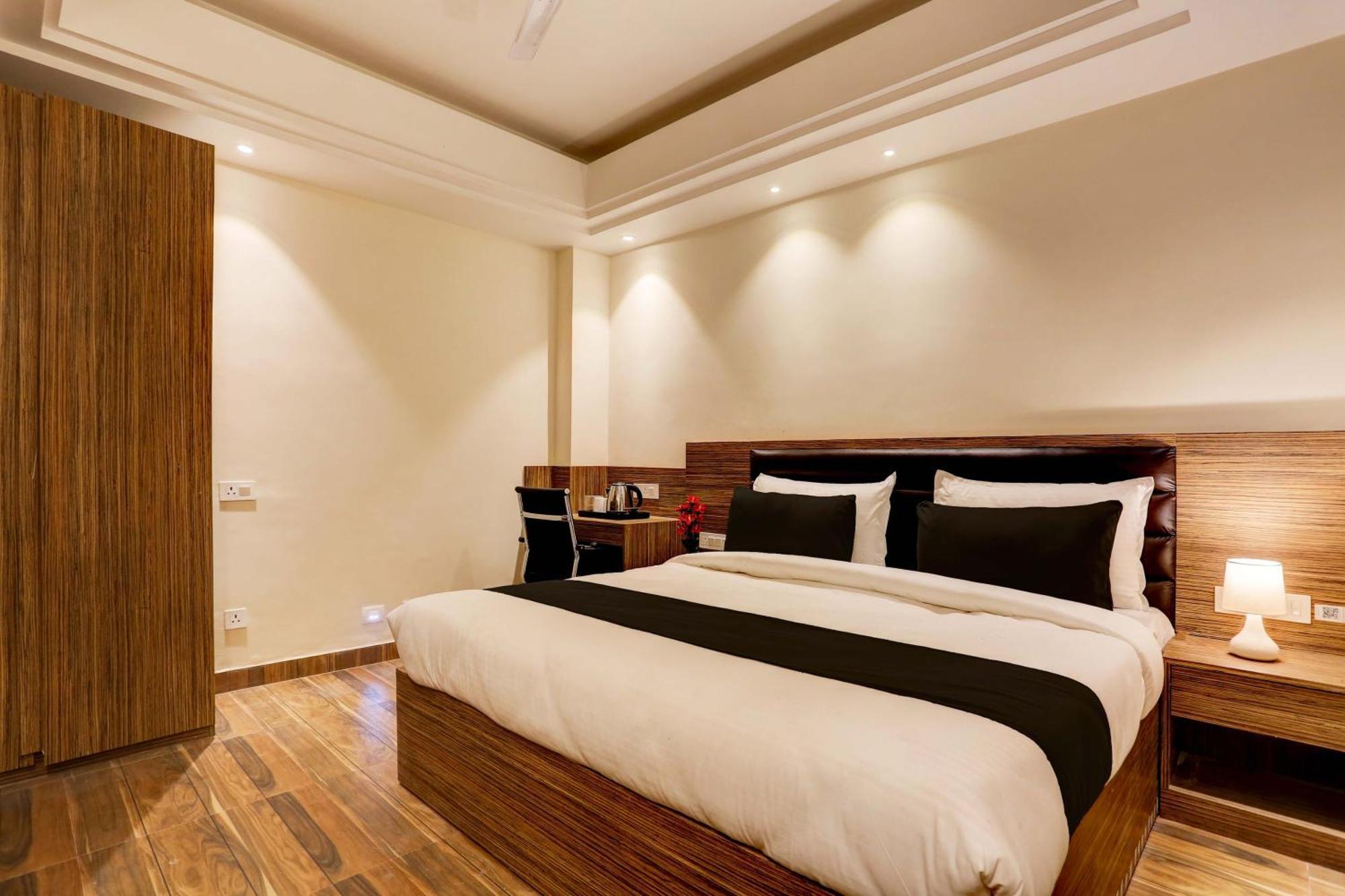 Collection O Stargaze Hotel Канпур Екстериор снимка