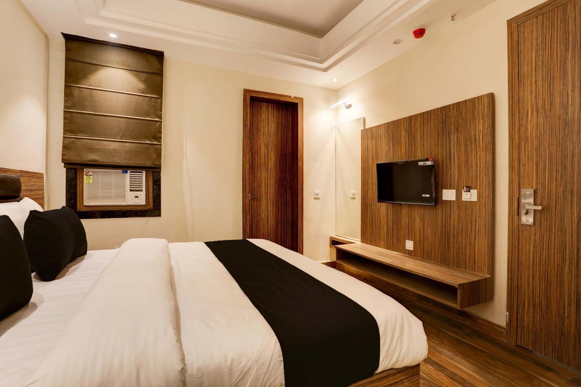 Collection O Stargaze Hotel Канпур Екстериор снимка
