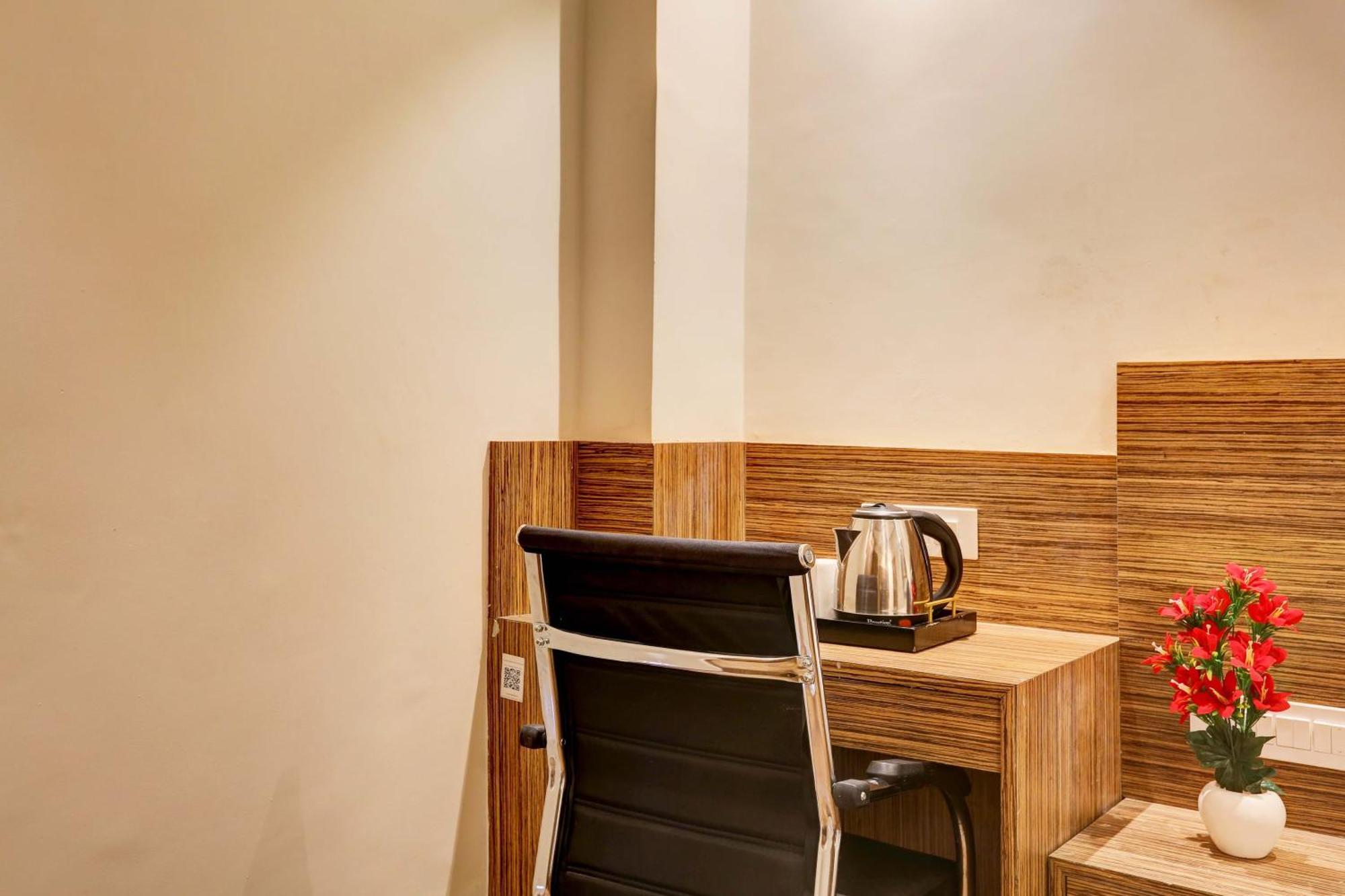 Collection O Stargaze Hotel Канпур Екстериор снимка
