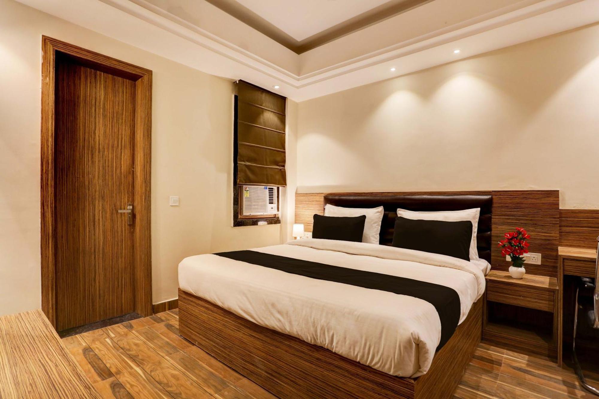 Collection O Stargaze Hotel Канпур Екстериор снимка