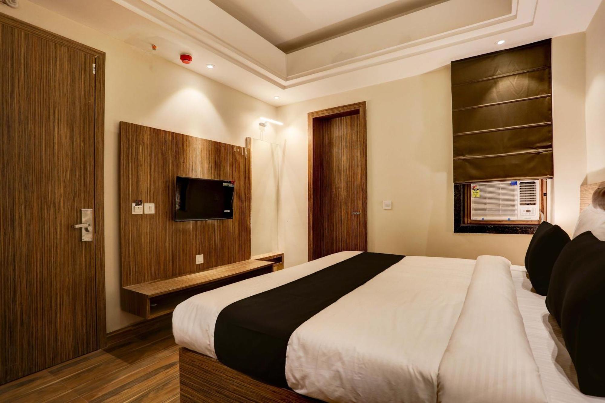 Collection O Stargaze Hotel Канпур Екстериор снимка